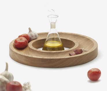 oak ring - setting on a table - olive oil, garlic, tomatoe oak ring - setting on a table - olive oil, garlic, tomato